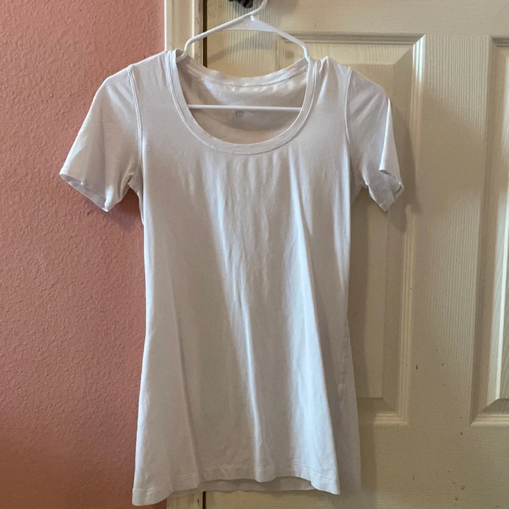 Lululemon t-shirt - Picture 1 of 3